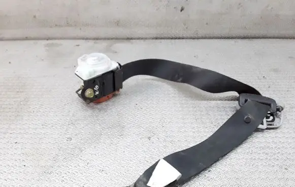 Mazda MPV Rear seatbelt E40433058