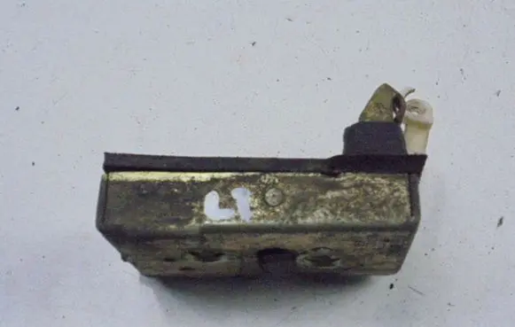 Audi 80 90 B3 Rear door lock 893839015C