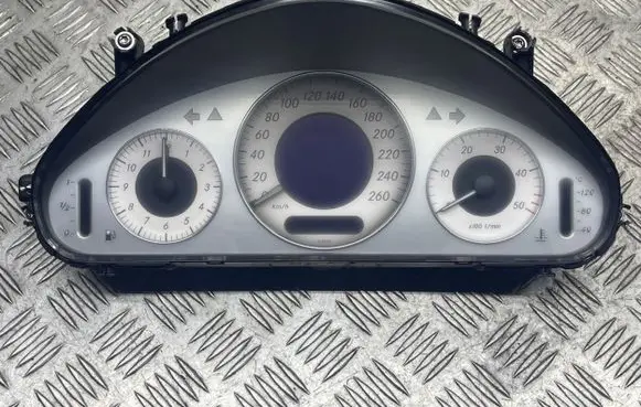 Mercedes-Benz E W211 Speedometer (instrument cluster) 88311391 87001502