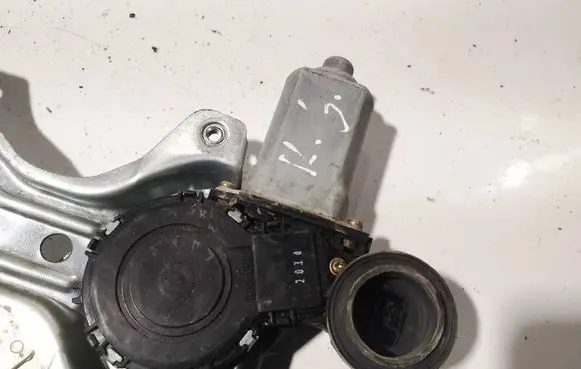 Toyota Avensis Verso Rear door window regulator motor 8572044050 85720-44050