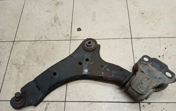 Volvo XC60 Front lower control arm/wishbone 8G9N3A053A
