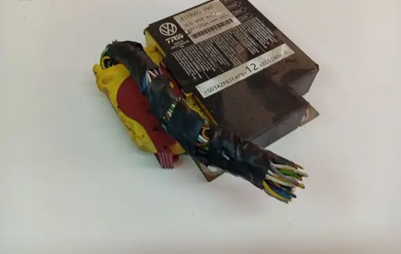Volkswagen PASSAT B6 Airbag control unit/module 3C0909605J
