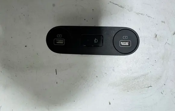 Hyundai Ioniq 5 USB socket connector 96125GI000 210319 50950