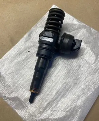 Volkswagen Caddy Fuel injector 0414720221 038130073AF