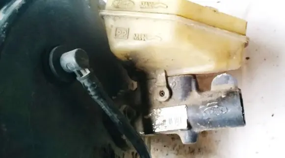 Ford Mondeo MK I Master brake cylinder 011194b