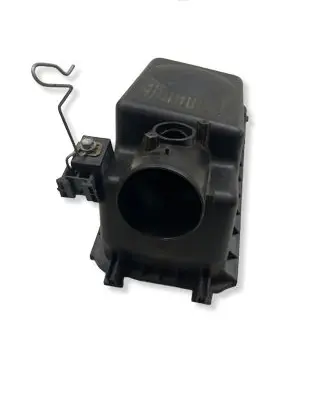Toyota Corolla E120 E130 Air filter box 17705