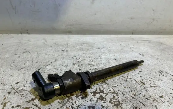 Volvo V50 Fuel injector 9657144580