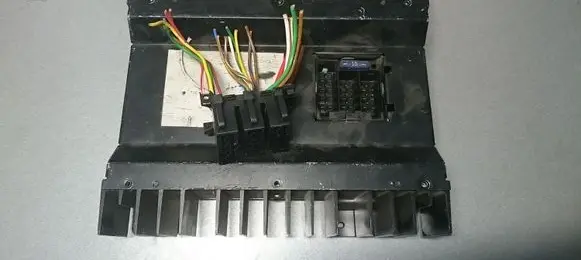 Volkswagen PASSAT B5.5 Sound amplifier