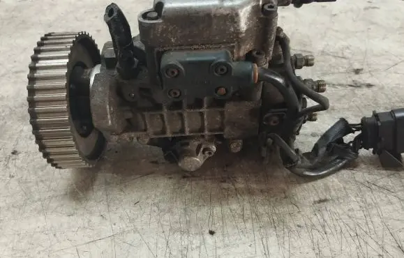 Skoda Octavia Mk1 (1U) Fuel injection high pressure pump 0299902621A