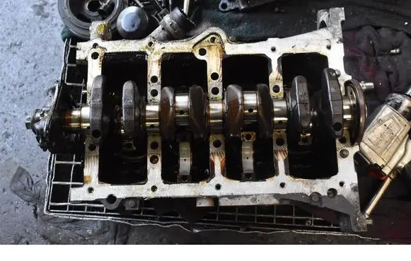 Toyota Avensis Verso Engine block E1ZT72
