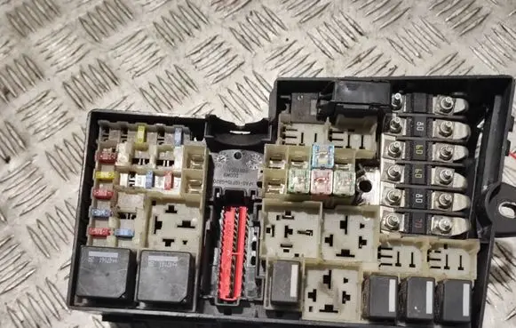 Volvo V50 Fuse box set 8688040