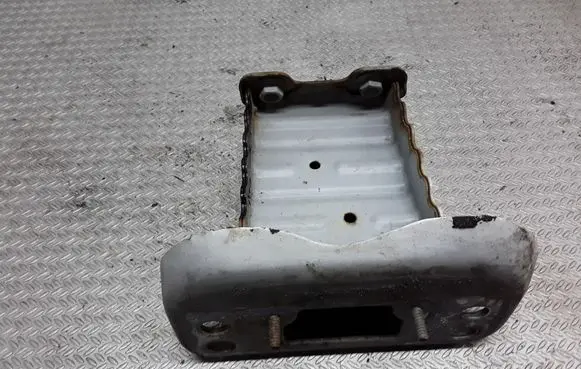 Toyota Yaris Front bumper mounting bracket
