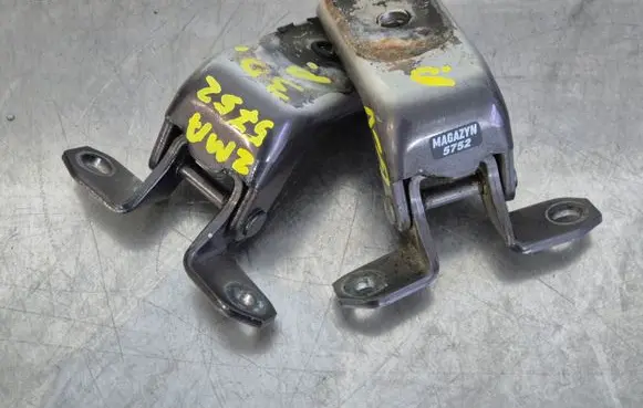 Suzuki Grand Vitara II Front door upper hinge 