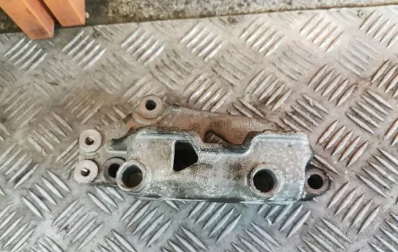 Volkswagen Golf VI Engine mounting bracket 03F199275D
