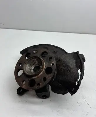 Mercedes-Benz Vaneo W414 Front wheel hub 