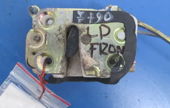 Opel Frontera A Front door lock