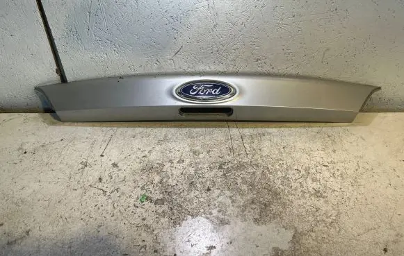 Ford Focus Tailgate trim BM51N43404