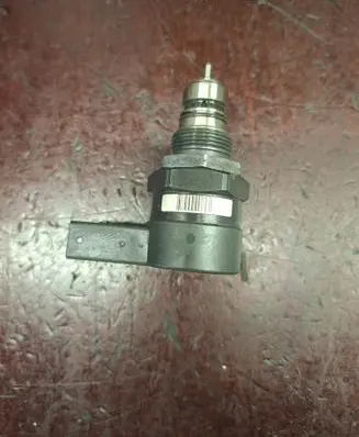 BMW 3 E46 Fuel pressure regulator 0281002481 10956648