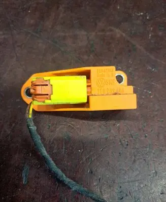 Volkswagen Touran I Airbag deployment crash/impact sensor 1T0909606