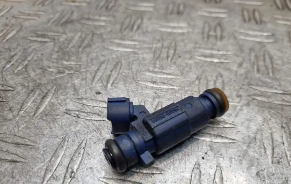 Hyundai i30 Fuel injector 353102B00