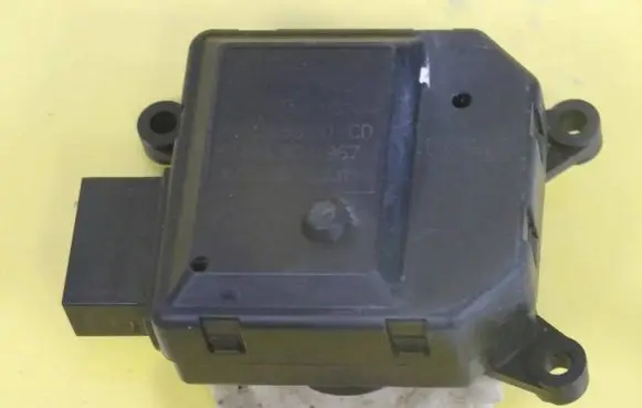 Volkswagen Fox Air flap motor/actuator 309368300CD 30.93683.00CD B24959012967