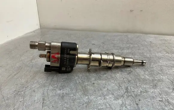 BMW 5 E60 E61 Fuel injector A2C952190280 PA66GF3596 10181010