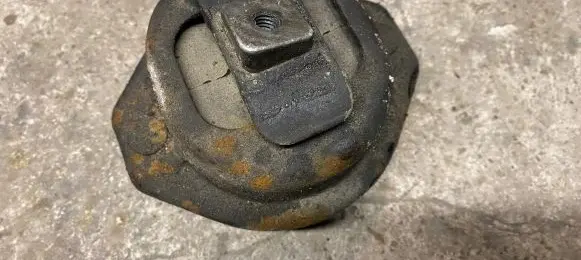 BMW 7 E65 E66 Engine mount bracket