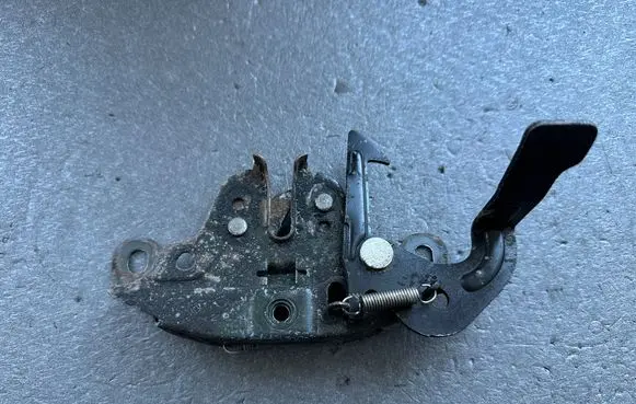 Nissan King Cab, Navara Tie down hook / loop 65601VK400