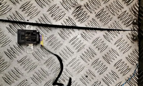 Audi A4 S4 B8 8K Battery relay fuse 4F0915519