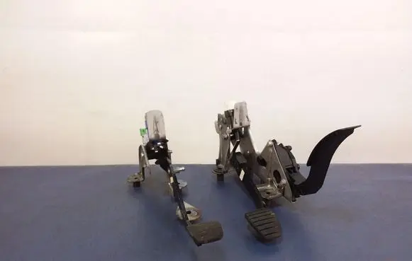 Renault Clio IV Accelerator throttle pedal 465013423R