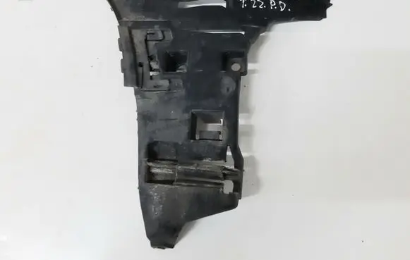 Front bumper mounting bracket