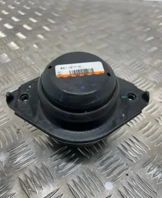 Mercedes-Benz ML W164 Engine mount bracket A2512404417