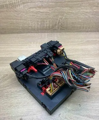 Volkswagen Touran I Comfort/convenience module 3C0937049D WITHPLUG