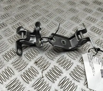 Toyota Camry VIII XV70 Rear door hinge set 6877033050 6875020122