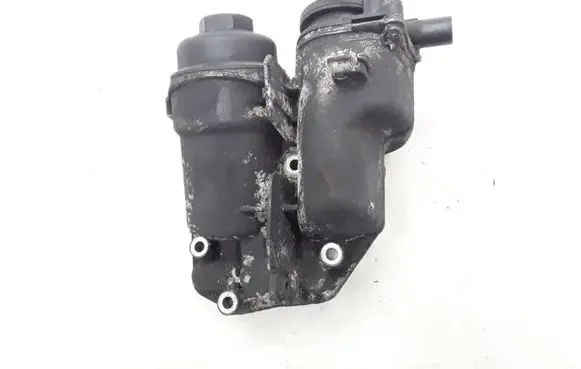 Oil filter mounting bracket