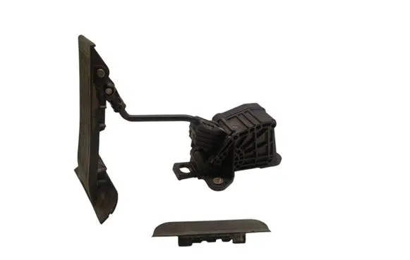 Accelerator throttle pedal