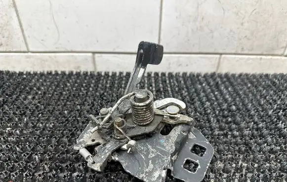 Ford Ka Engine bonnet/hood lock/catch