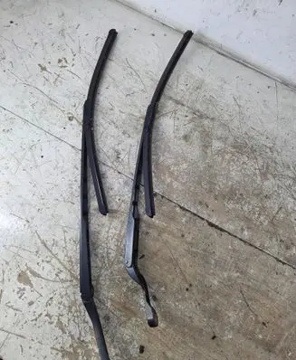 Audi A6 S6 C6 4F Front wiper blade arm