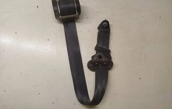 Peugeot 208 I Rear seatbelt 0611060