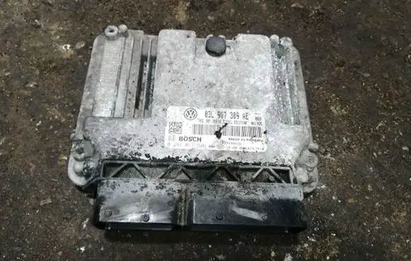Volkswagen PASSAT B7 Engine control unit/module 03L907309AE 0281017946