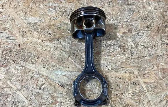 Mercedes-Benz C W205 Piston A2760300700 A2760300520