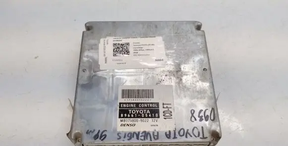 Toyota Avensis T220 Engine control unit/module 8966105410 MB1758005022 5022