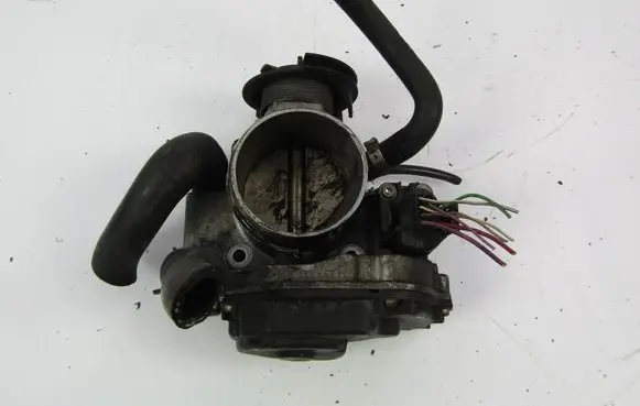 Volkswagen PASSAT B5 Electric throttle body valve 058133063H