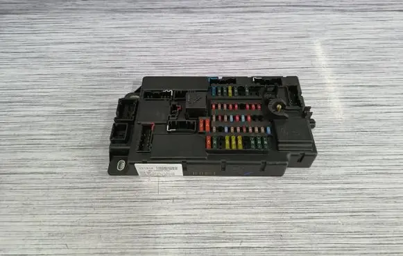 Mini One - Cooper Coupe R56 Fuse module 3451925 61353451925