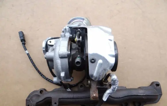 Audi Q5 SQ5 Turbo 04L253019A