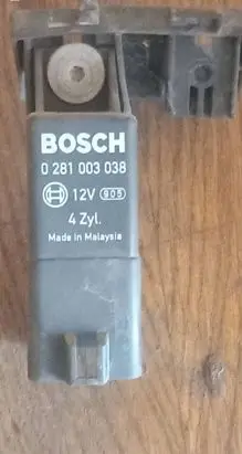 Volkswagen PASSAT B6 Glow plug pre-heat relay 0281003038