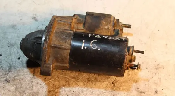 Volkswagen PASSAT B5 Starter motor 058911023B