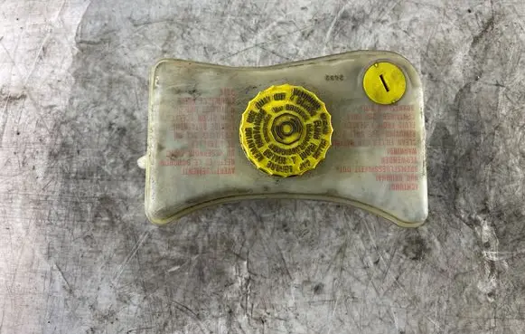 Brake fluid reservoir