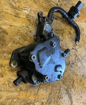Audi A3 S3 8P Fuel injection high pressure pump 038145209 070115D