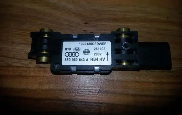 Audi A4 S4 B6 8E 8H Airbag deployment crash/impact sensor 8E0959643A